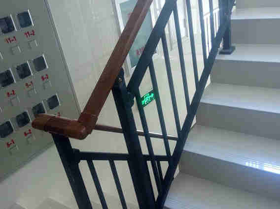 樓梯扶手